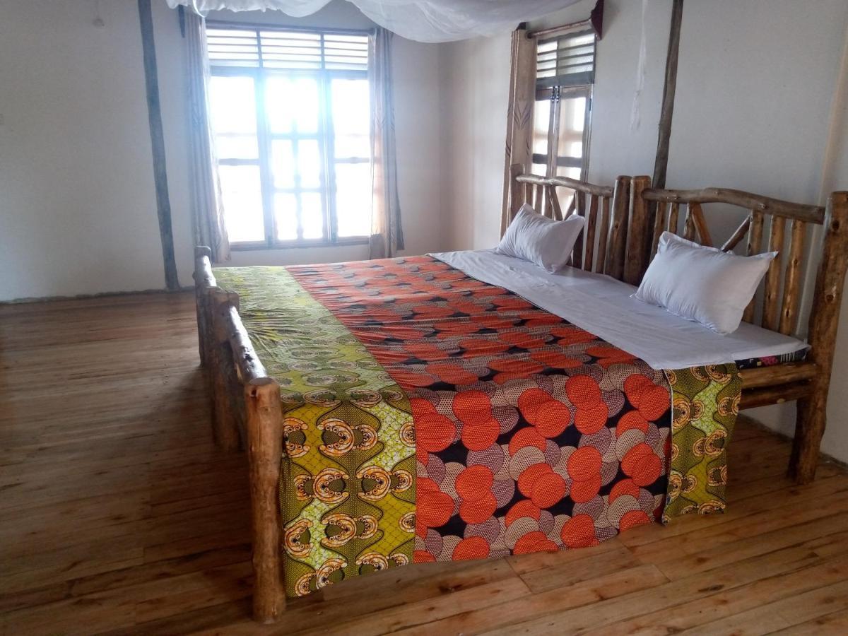 Tembo Safari Lodge Katunguru Exterior photo