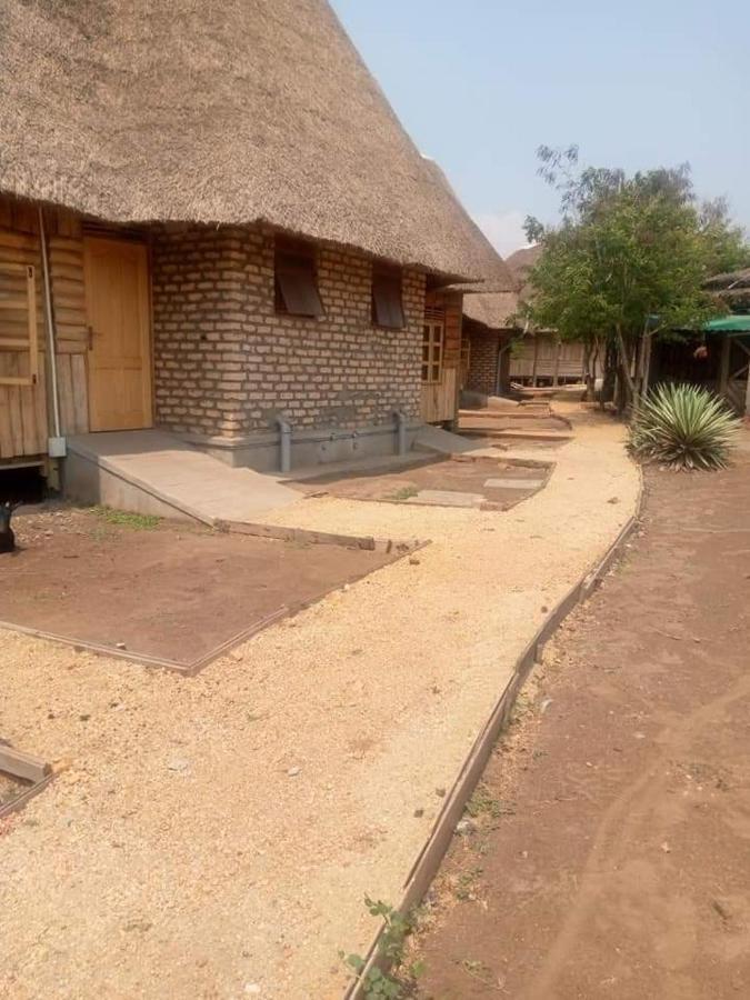 Tembo Safari Lodge Katunguru Exterior photo