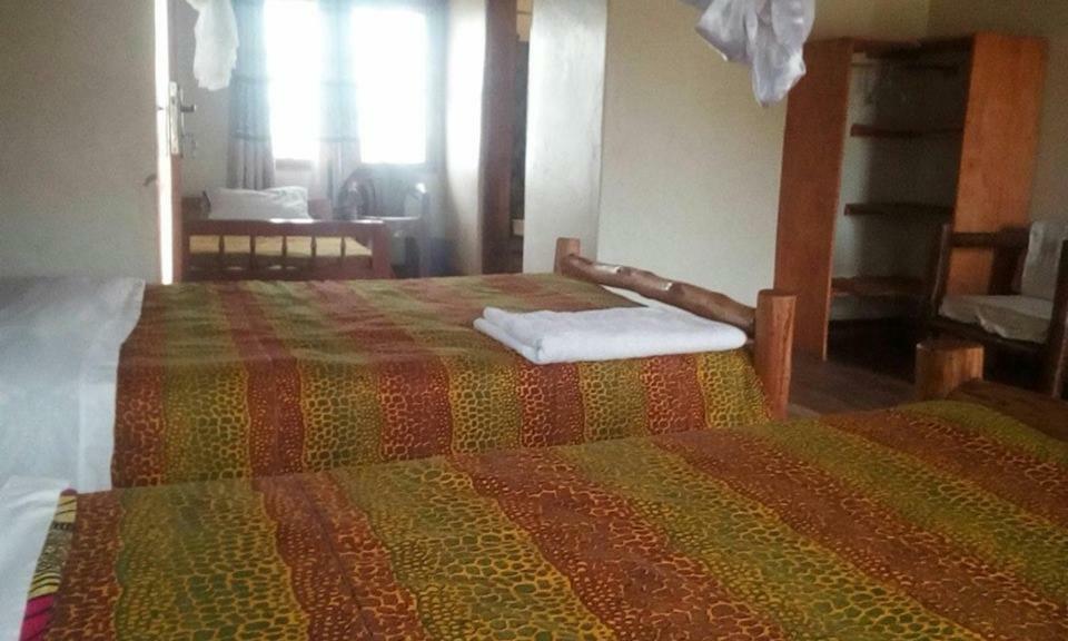 Tembo Safari Lodge Katunguru Exterior photo
