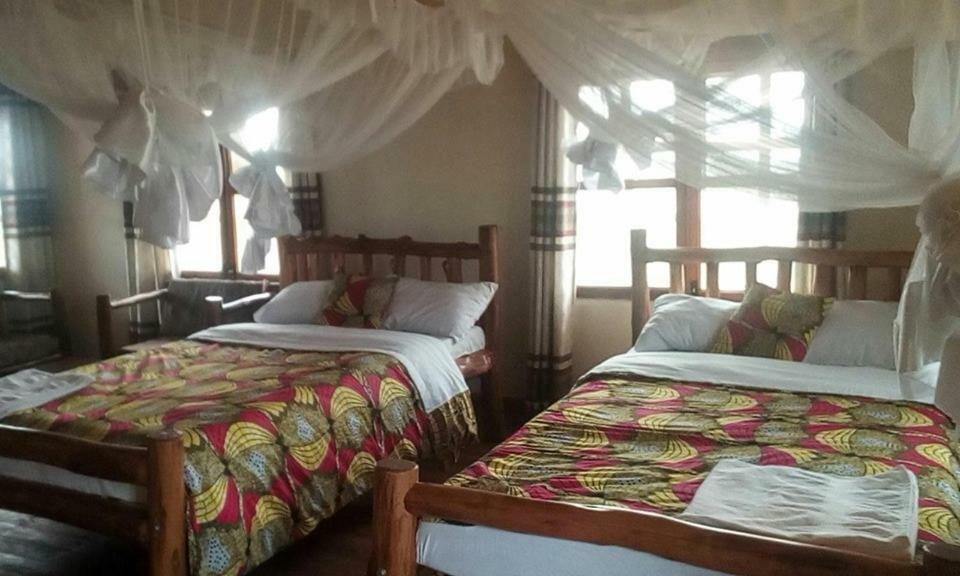 Tembo Safari Lodge Katunguru Exterior photo